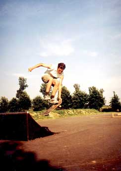 fozo - shove-it tail grab one foot 